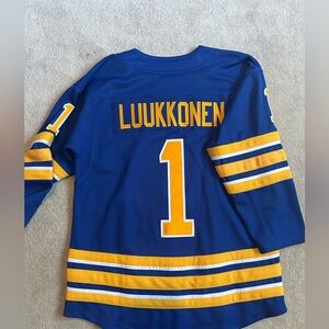 Buffalo Sabres NHL Ukko Pekka Luukkonen Hockey Jersey Sz Youth L/XL Blue